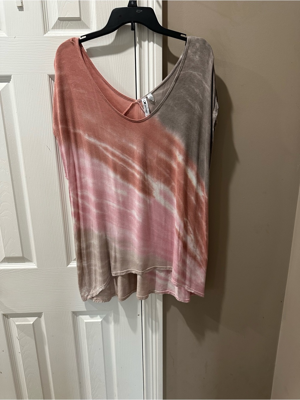 Cable & Gauge Tie-Dye V-Neck Tunic in Pink and Taupe